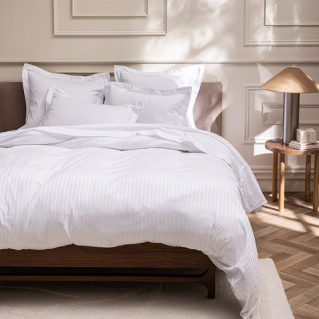 Drap Plat "Prestige" - 100% Satin de coton Peigné avec fines rayures / 120 fils /cm² Coton Pur Blanc 240x300